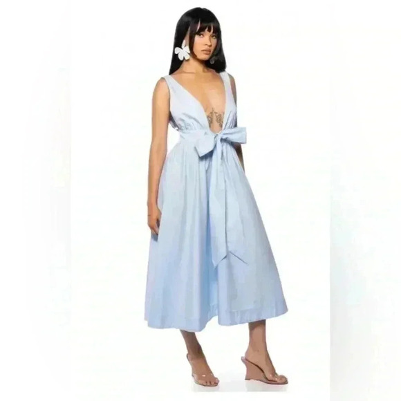 Mable women’s Tie Front Midi Dress Blue size Small features a plunging neckline - Picture 2 of 12